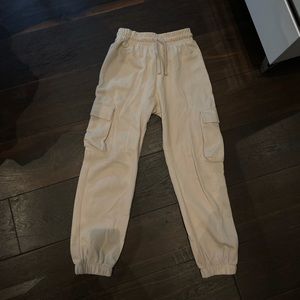 Cream cargo sweatpants from Zara !